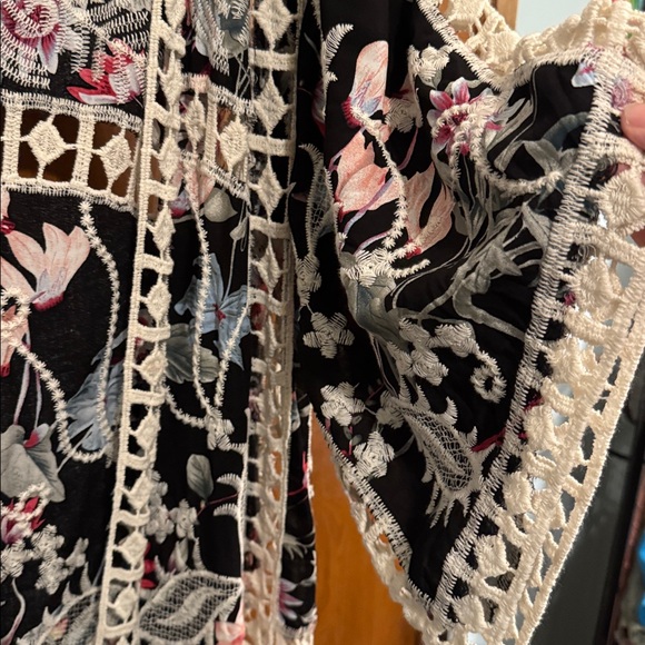 Floral Lace Kimono Cardigan - Picture 2 of 4